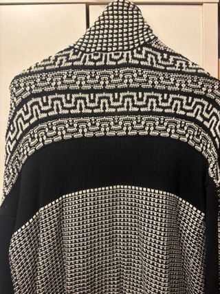 Chaqueta punto negra y blanca