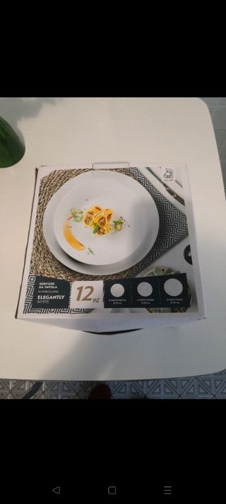 Set 12 piatti nuovi