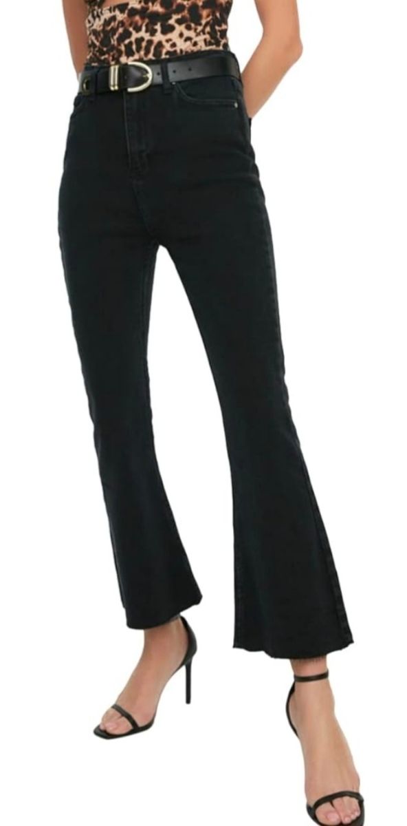 Vaqueros negros tipo flare