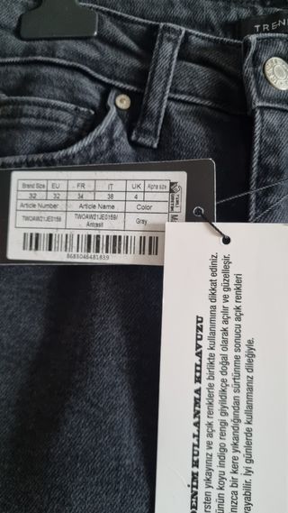 Vaqueros negros tipo flare