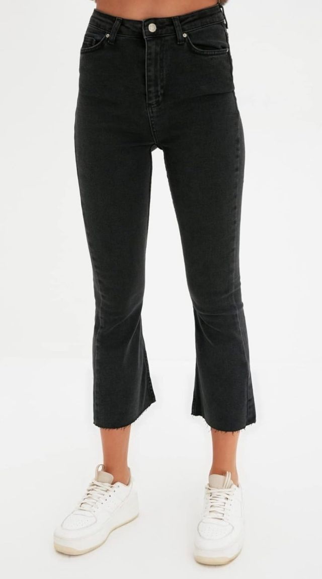 Vaqueros negros tipo flare