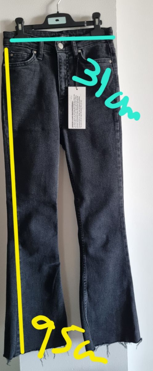 Vaqueros negros tipo flare