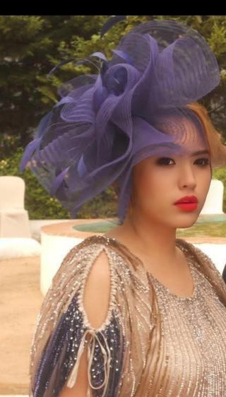 Tocado morado XXL hecho a mano