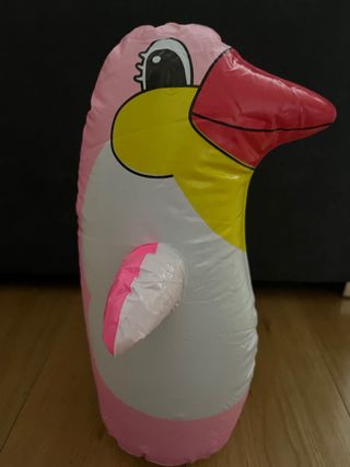 Pingüino hinchable rosa
