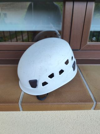Casco Petzl panga.