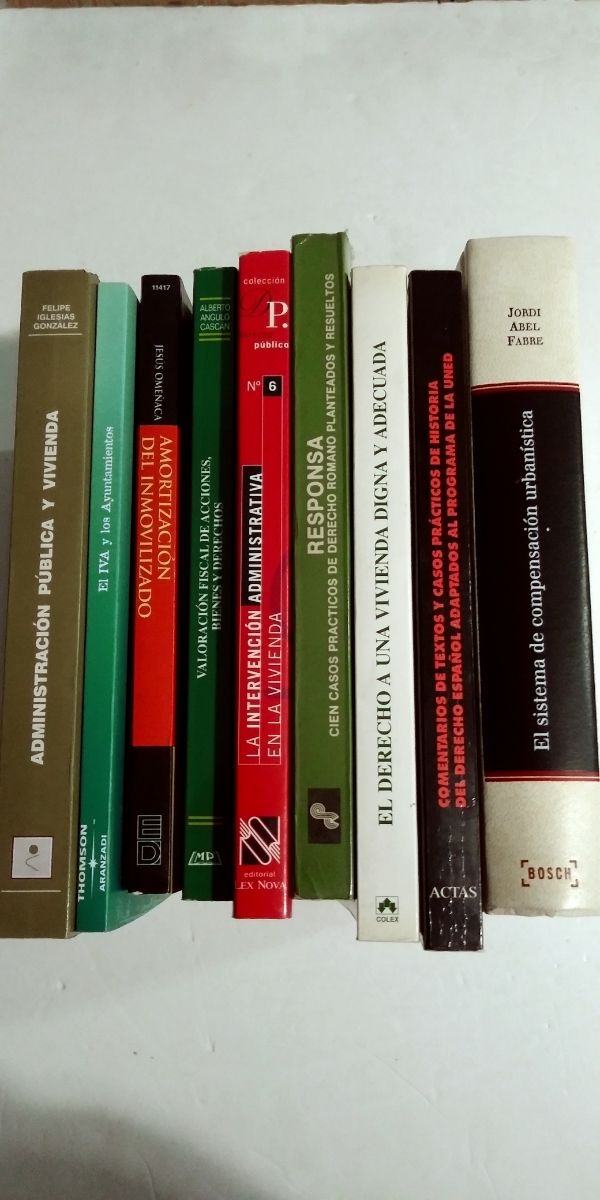 Lote 9 libros de Derecho