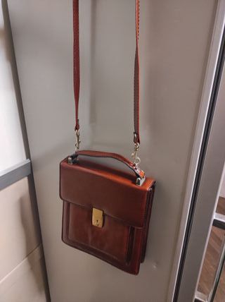 Borsa/valigetta con tracolla regolabile in pelle