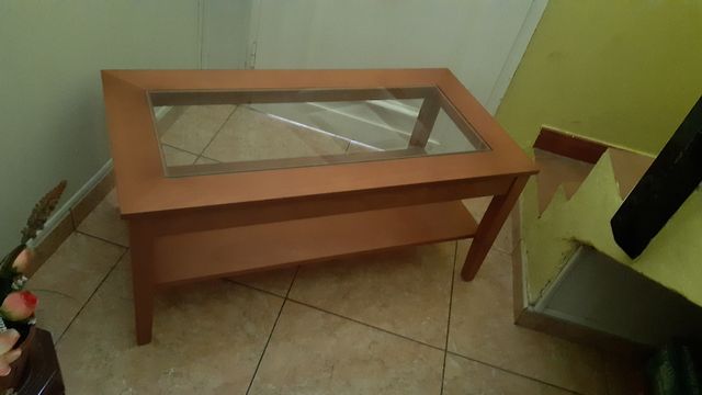 Mesa de salon fabricada en madera