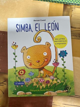 Simba, el león: En letra MAYÚSCULA e imprenta