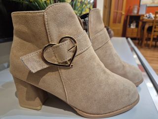 Botines color beige o camel