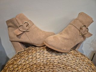 Botines color beige o camel