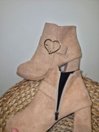 Botines color beige o camel