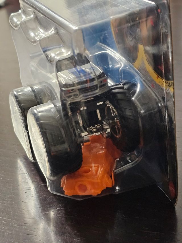 Hot Wheels Monster Trucks Nissan Skyline