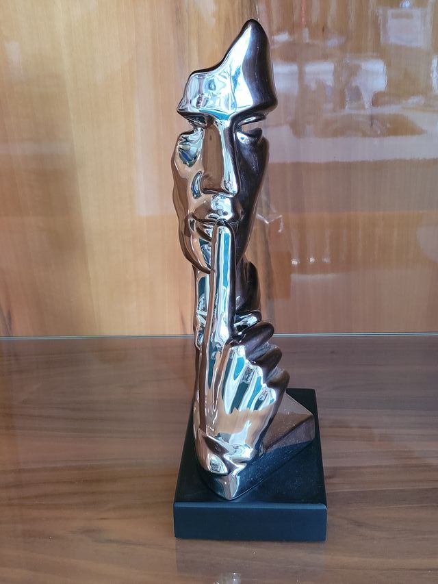 Escultura Humana Pedir Silêncio