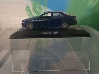 NON VENDO A 1 EURO BMW M5 E39  in scala 1.43