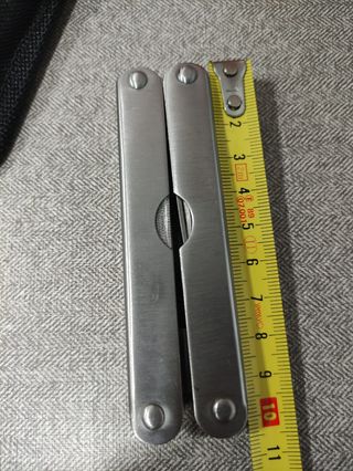 Multiherramientas Plegable con funda a estrenar 