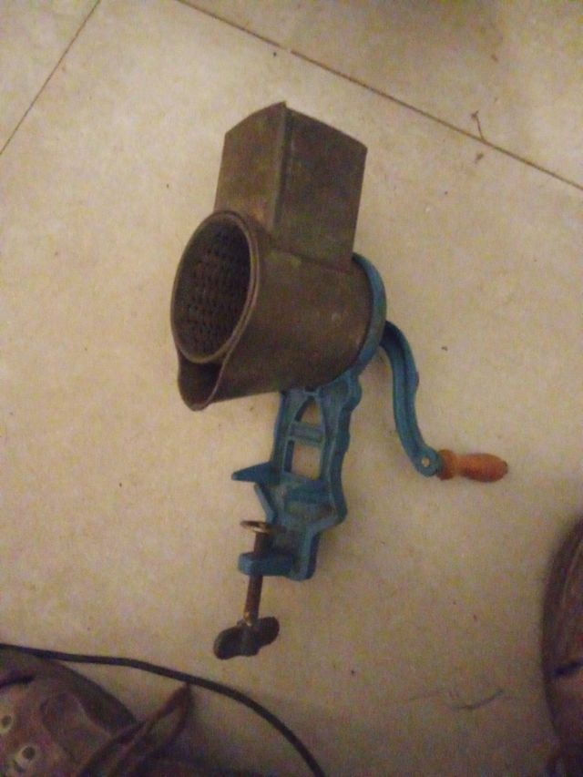 Picadora y molinillo Elma antiguos,