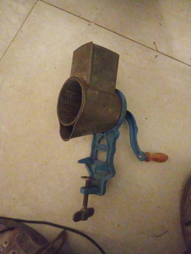 Picadora y molinillo Elma antiguos,