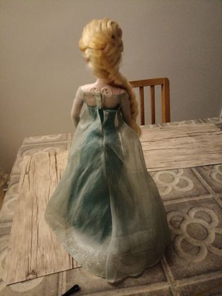 Muñeca Elsa