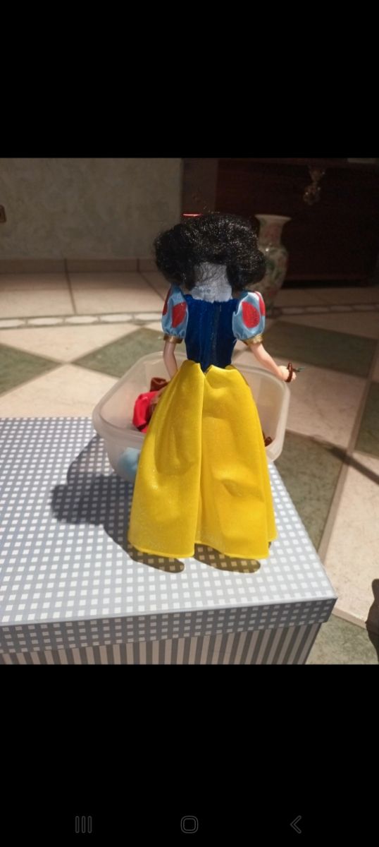 Muñeca Blanca Nieves y 7 enanitos.