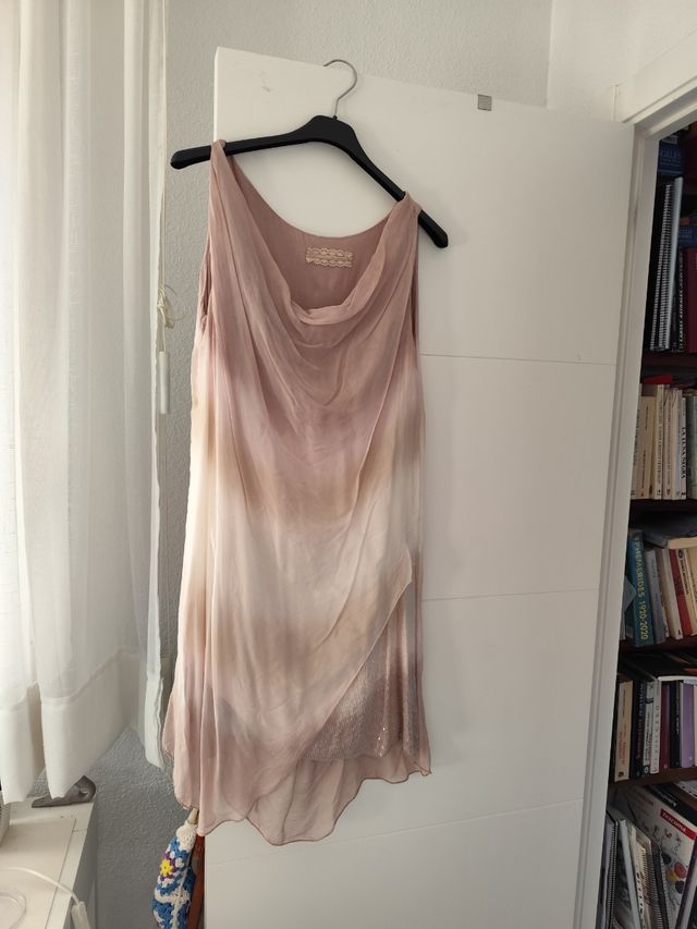 Vestido beige y rosa claro