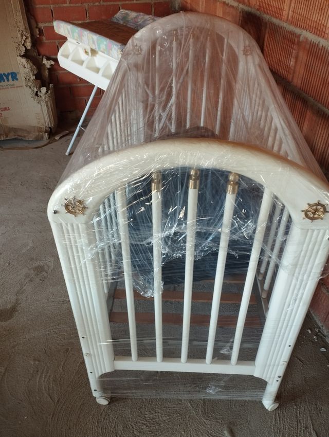 Cuna y Carrito + cambiador bebé y bañera