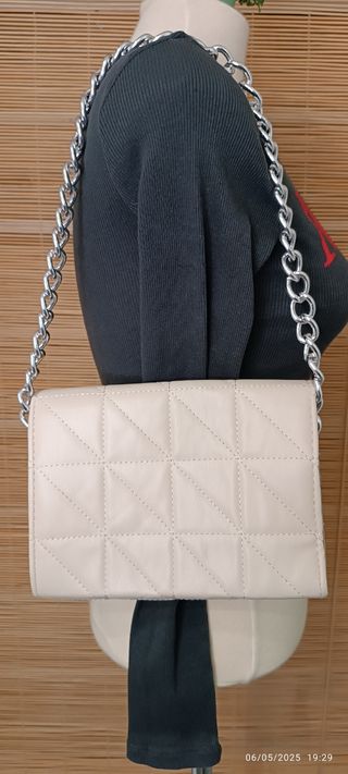 Bolso beige acolchado