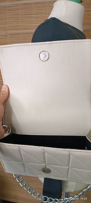 Bolso beige acolchado