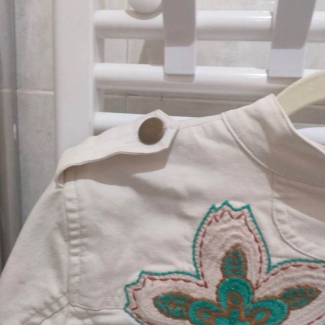 Chaqueta beige ligera