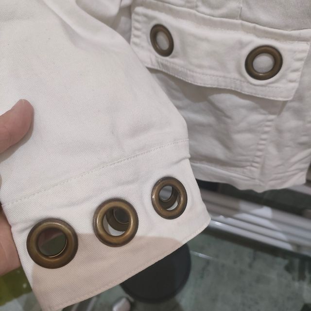 Chaqueta beige ligera