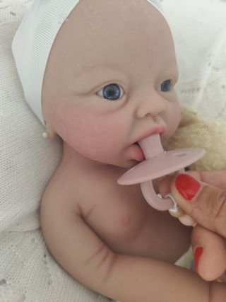 Bebé Reborn silicona niña 40 cms