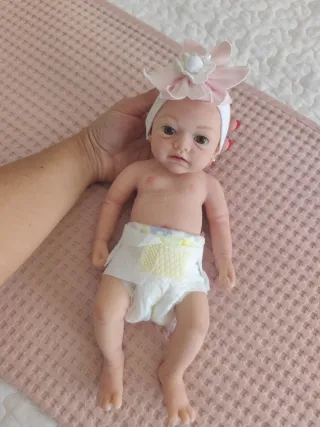 Bebé Reborn silicona niña 40 cms