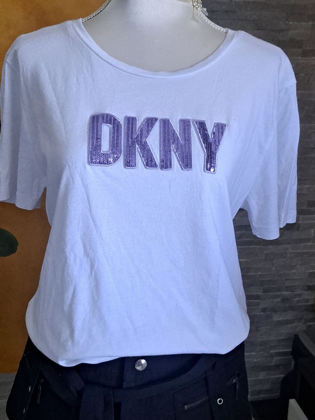 Camiseta DKNY lentejuelas morada