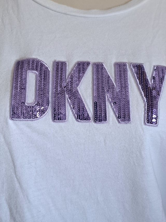 Camiseta DKNY lentejuelas morada