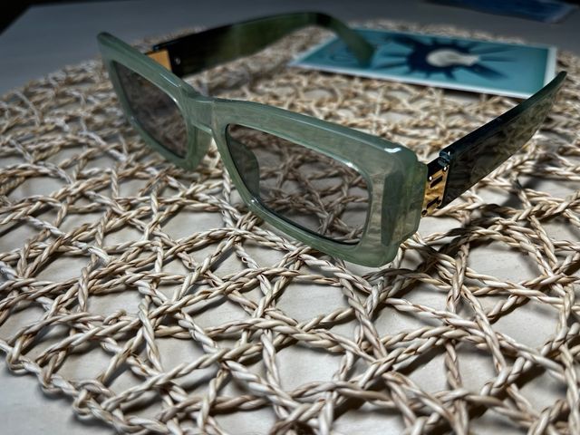 Gafas verdes rectangulares