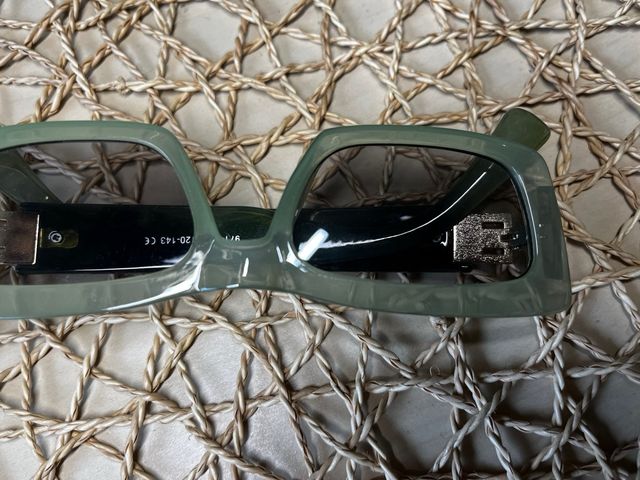 Gafas verdes rectangulares