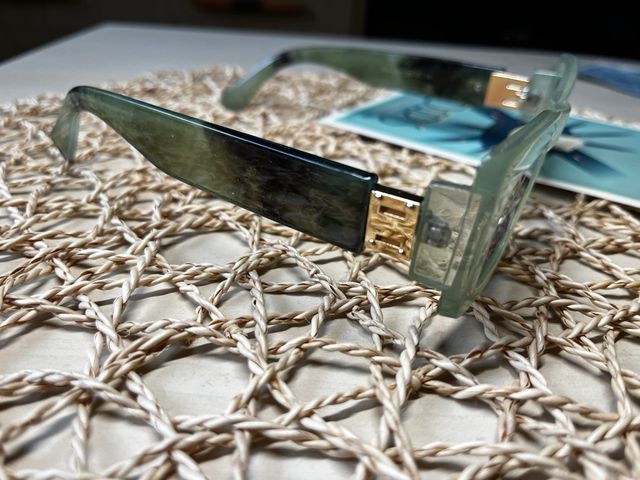 Gafas verdes rectangulares