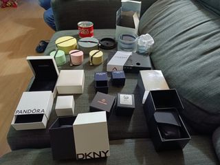 18 cajas vacías de joyas y relojes 