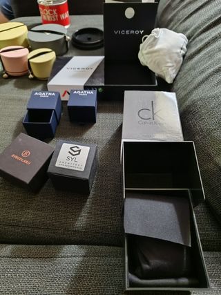 18 cajas vacías de joyas y relojes 