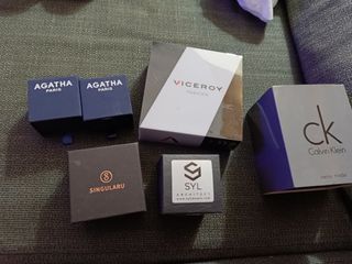 18 cajas vacías de joyas y relojes 