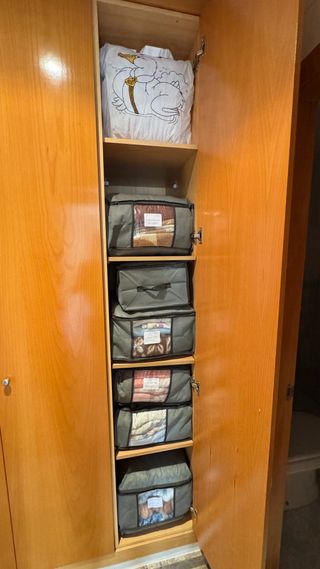 Organización de armarios y decoración de espacios.