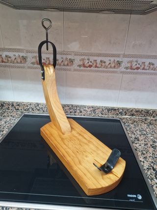 Jamonero de madera y metal