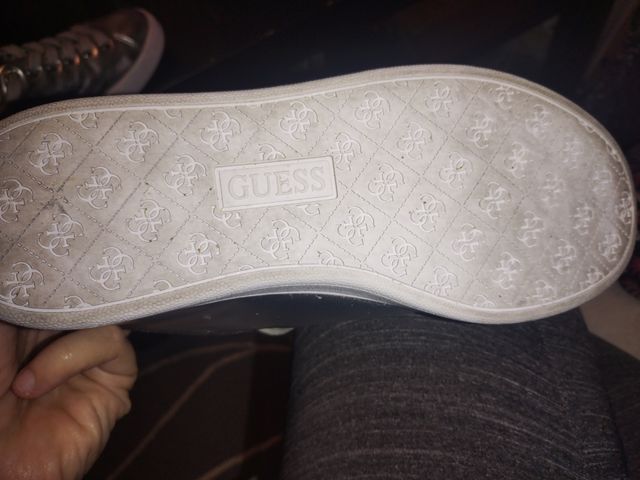 Zapatillas plateadas Guess
