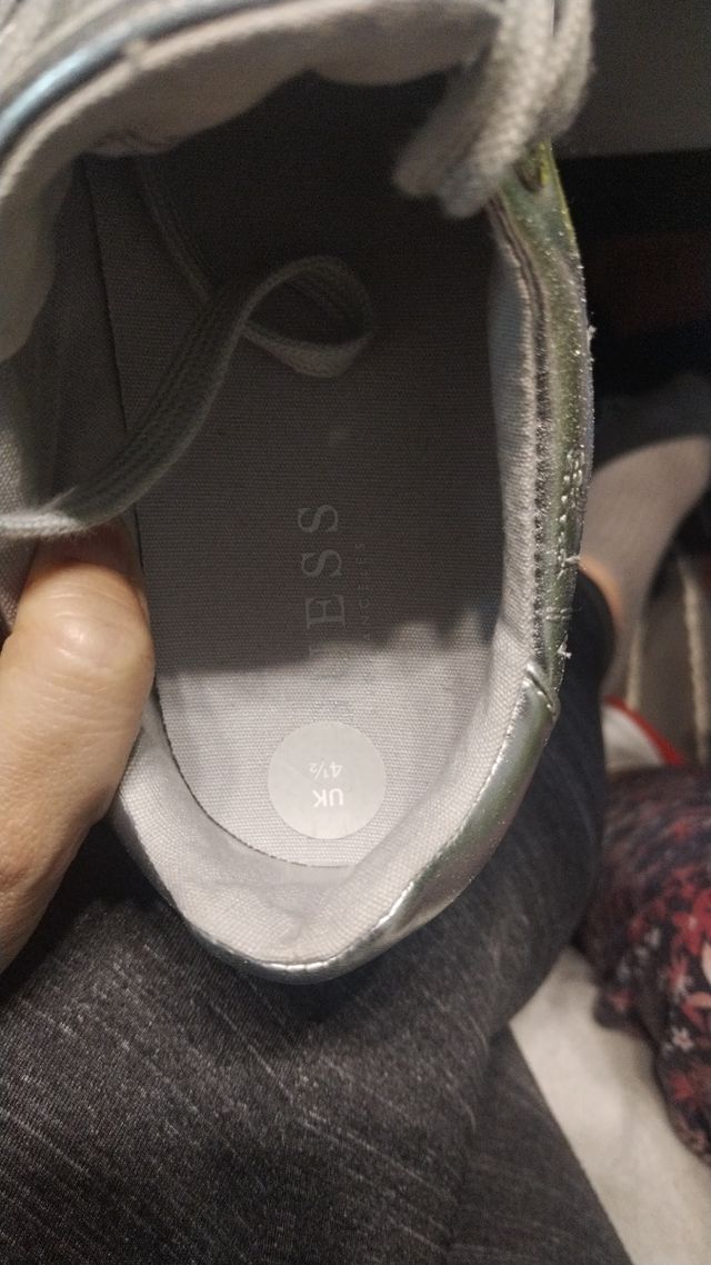 Zapatillas plateadas Guess