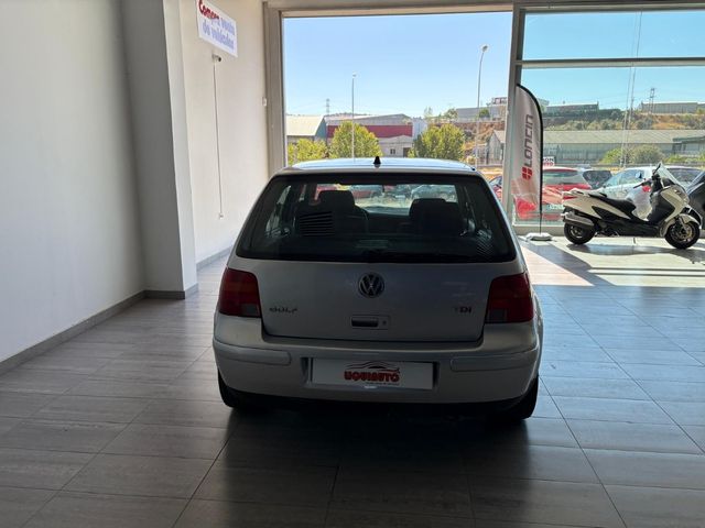 Volkswagen Golf 2003