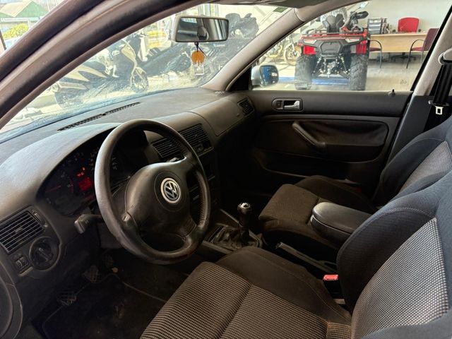Volkswagen Golf 2003