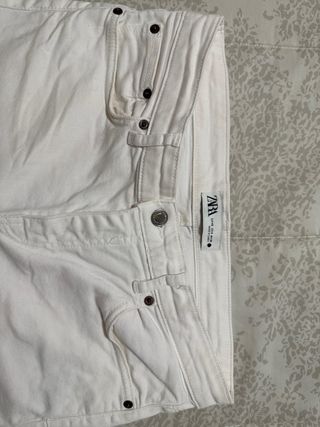 Jeans Zara blancos pitillo