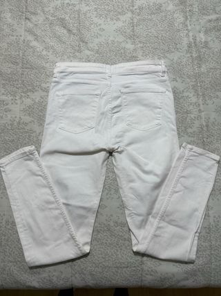 Jeans Zara blancos pitillo