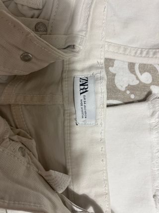 Pantalones campana blancos Zara