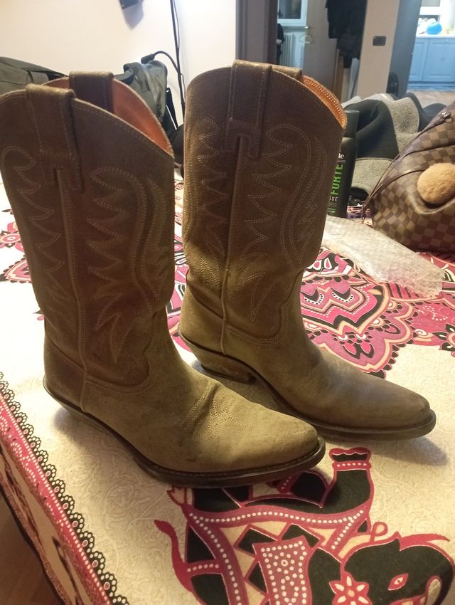 Stivali texani marroni, da rifare la suola